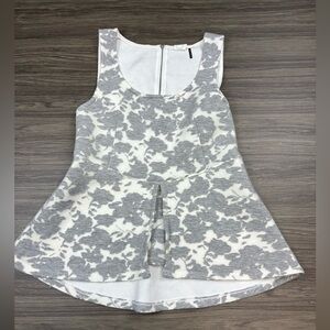 Anthropologie Akemi + Kin Gray Floral Sleeveless Peplum Neoprene Top Size Small